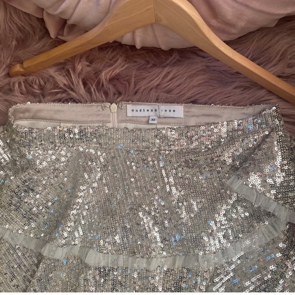 🎀 Endless Rose sequined skirt - XS gorgeous never used Metallic Silver - Picture 4 of 7